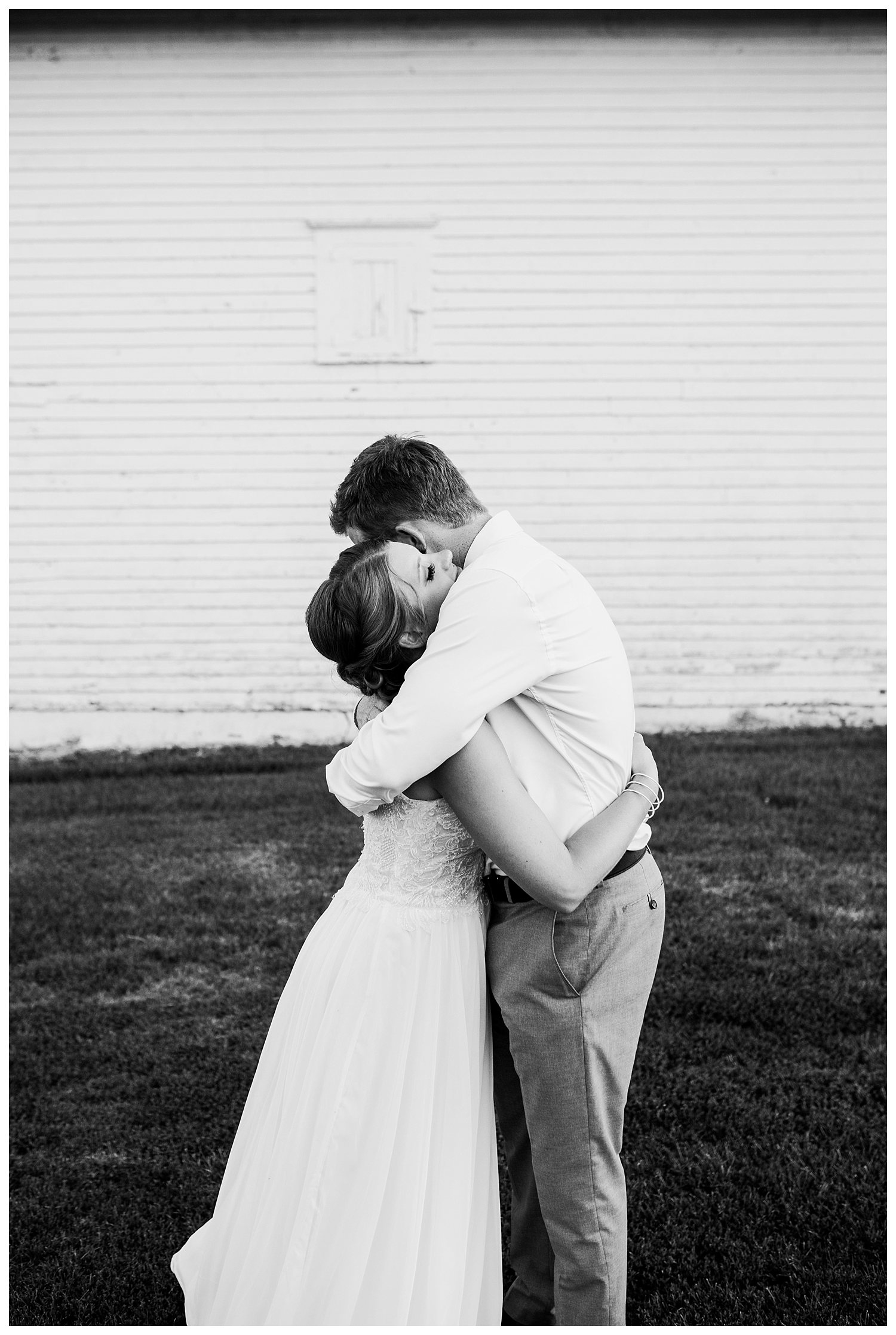 Kelsey_Diane_Photography_Kansas_City_Engagement_Wedding_Photographer_Midwest_Traveling_Missouri_Lee_Andrew_Hall_And_Garden_Blue_Springs_Wedding_Clayton_Kimberly_Summer_Wedding_0867.jpg