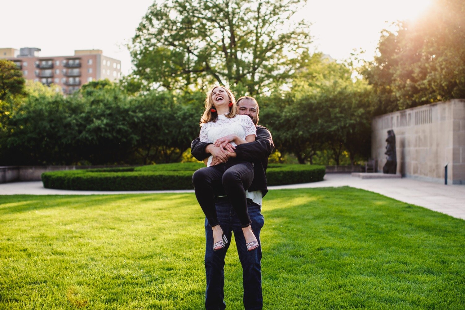 18_Payton&Eduardo-105_kansas_city_engagement_photographer_nelson_atkins_plaza_kelsey_diane_photography.jpg