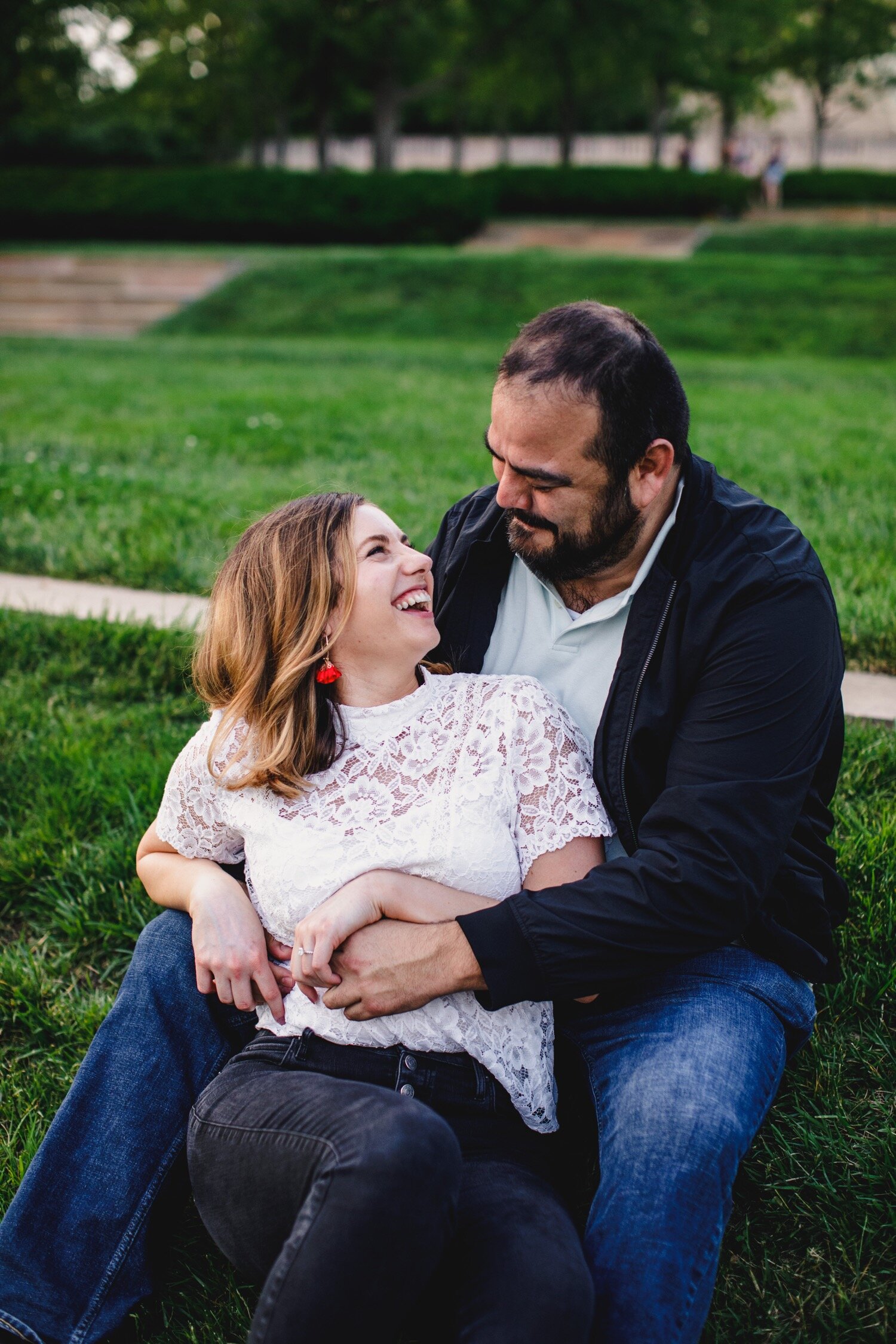 25_Payton&Eduardo-153_kansas_city_engagement_photographer_nelson_atkins_plaza_kelsey_diane_photography.jpg