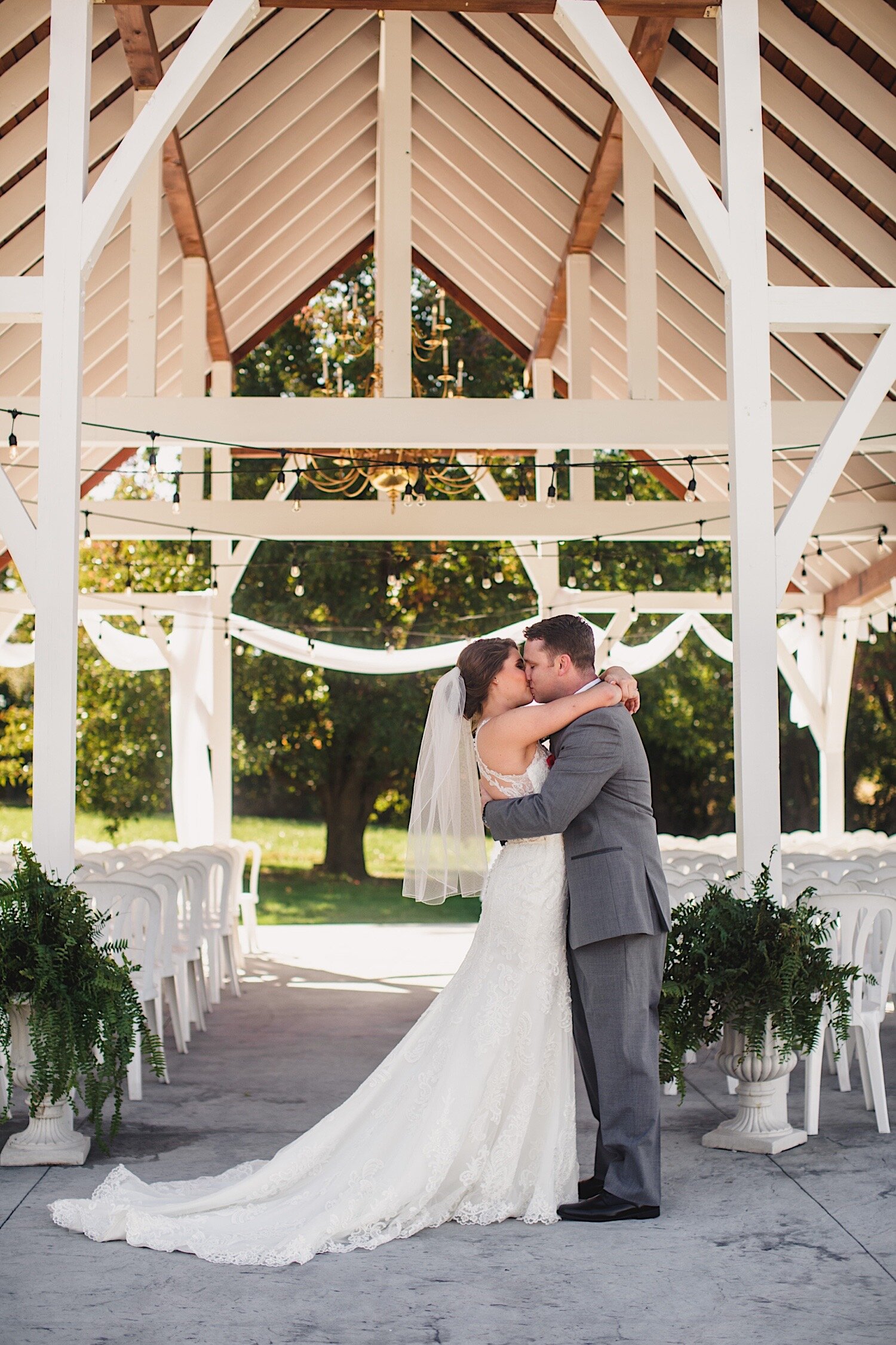 18_Lawrence-106_Kansas_City_Wedding_Photography_Blizz_Plaza_Venue_Greenwood_Kelsey_Diane_Photographer_Missouri.jpg