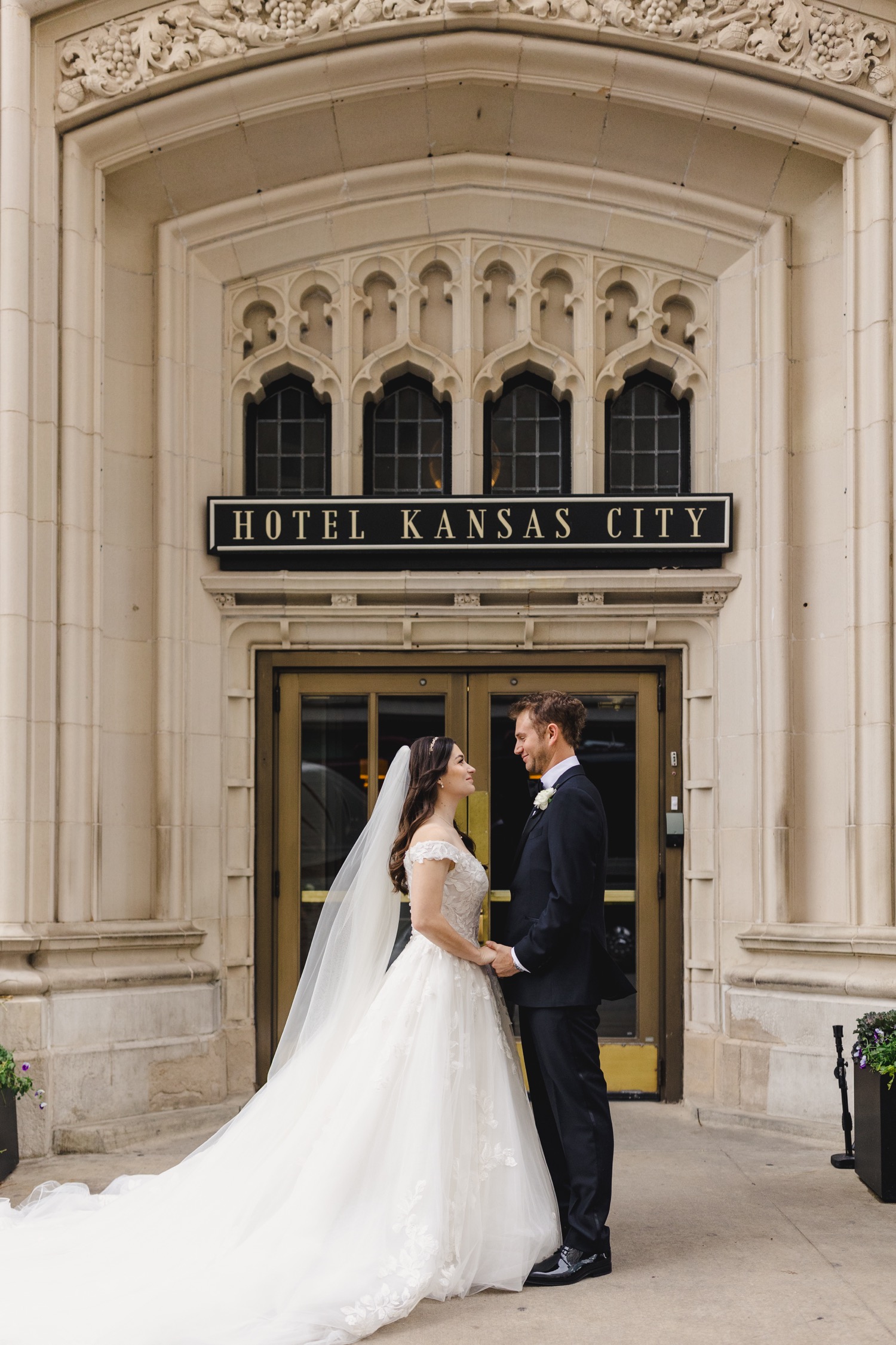 bride and groom in front of Hoel Kansas City