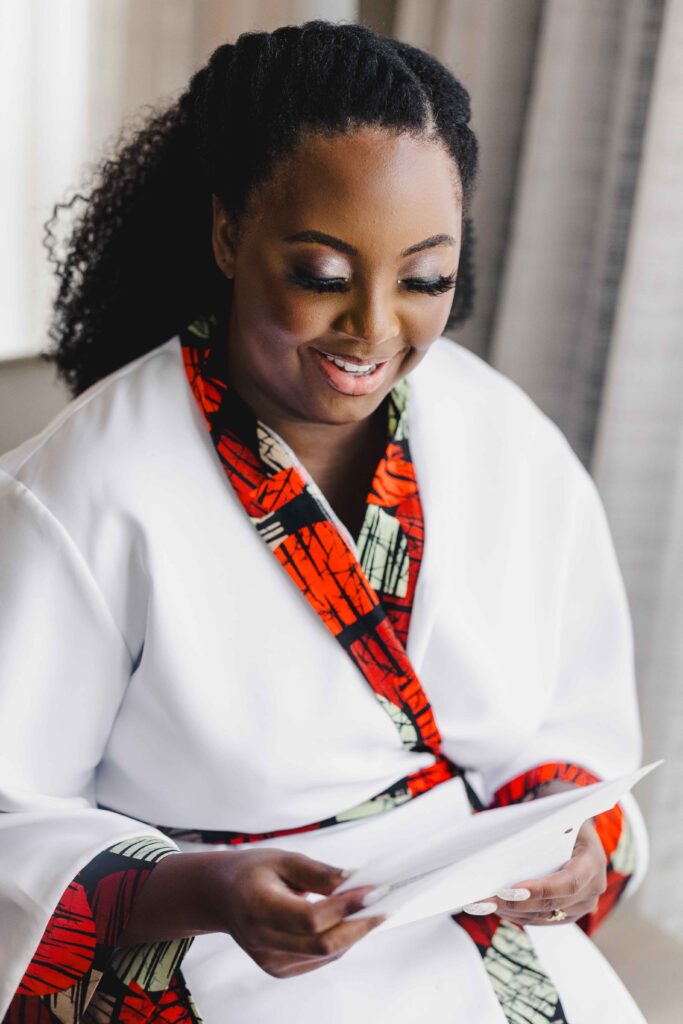 Bride reading a letter from the goorm.