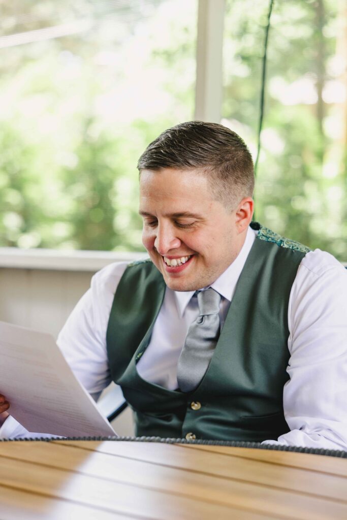 Groom reading a letter from the bride. 