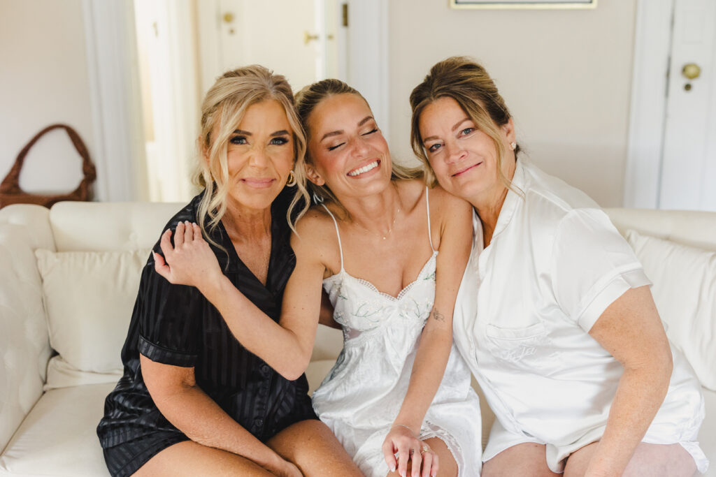 bridal party getting ready for the simple and elegant wedding