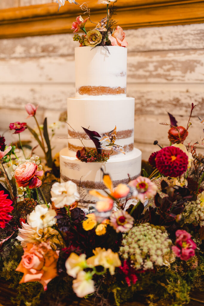 wedding cake and floral details