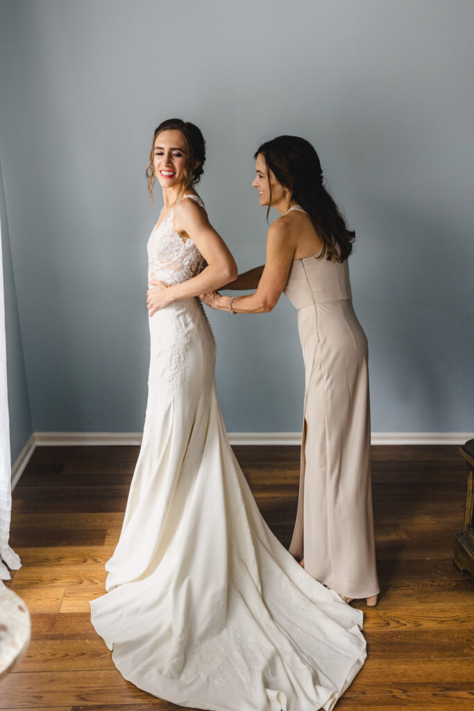 getting dressed at kansas city wedding venue