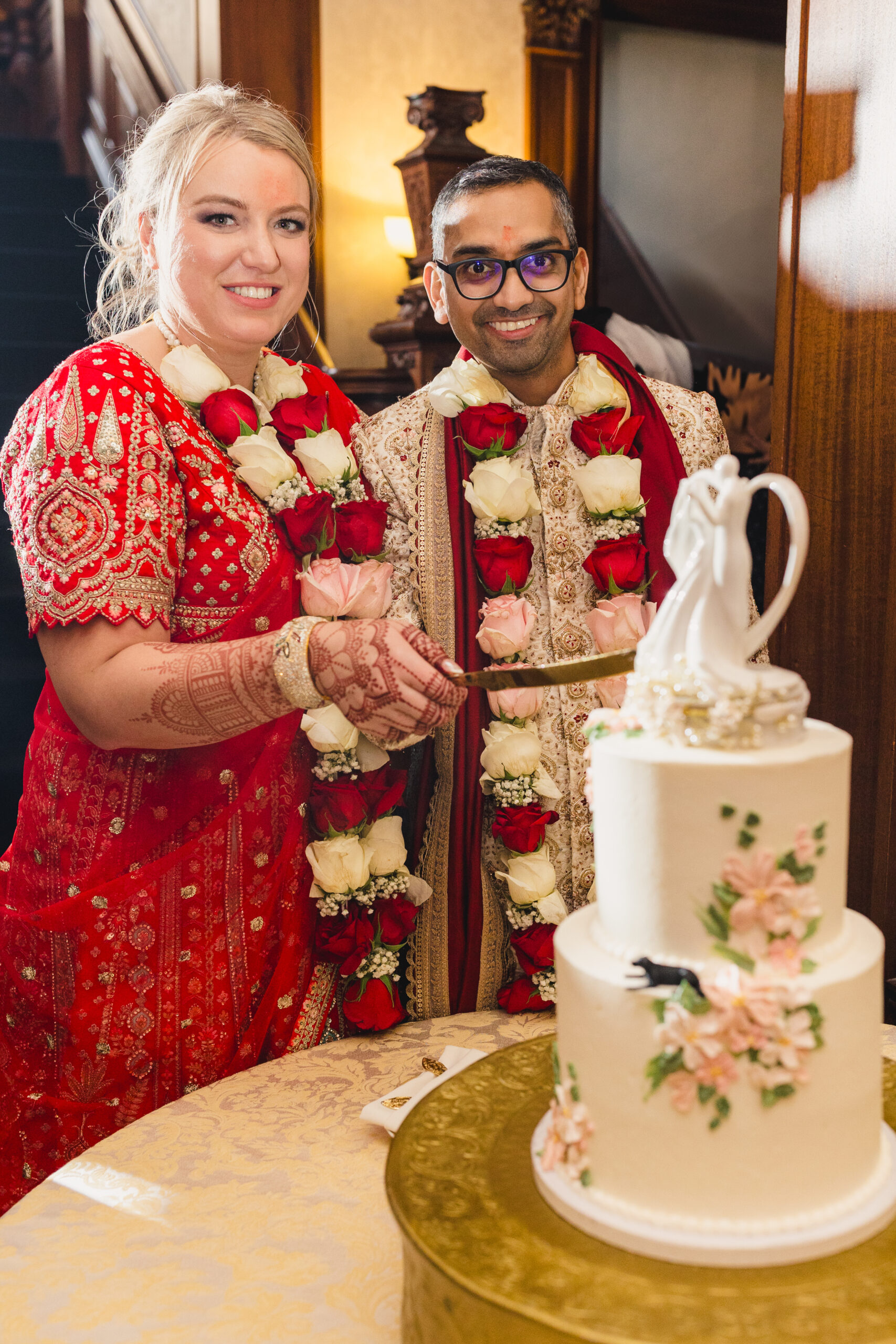 a couple cutting their wedding cake at their wedding reception in loose mansion 