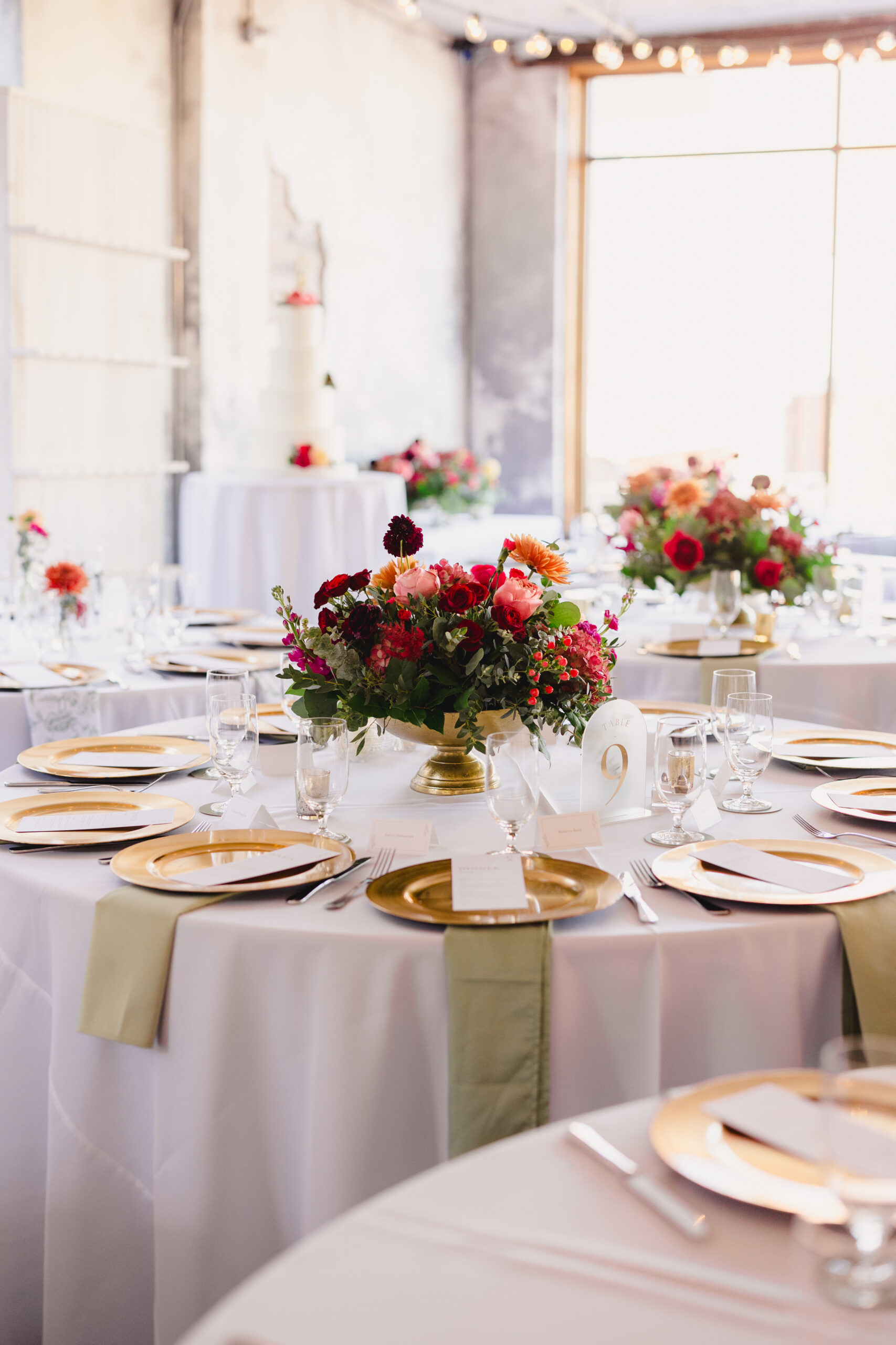 tables decorated with flowers, plates, cutlery, and glasses for a wedding reception in the bauer in kansas city 