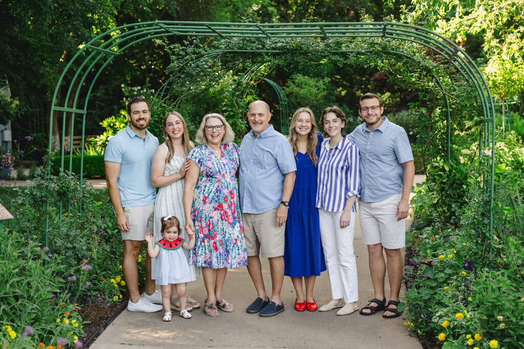 An extended family session at the Overland Park Arboretum in Kansas
